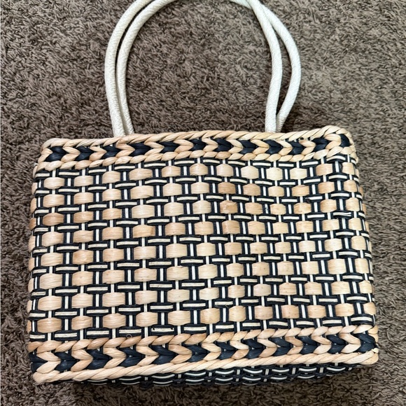 Elegant Woven Tote Bag - Black and Tan - Picture 2 of 9
